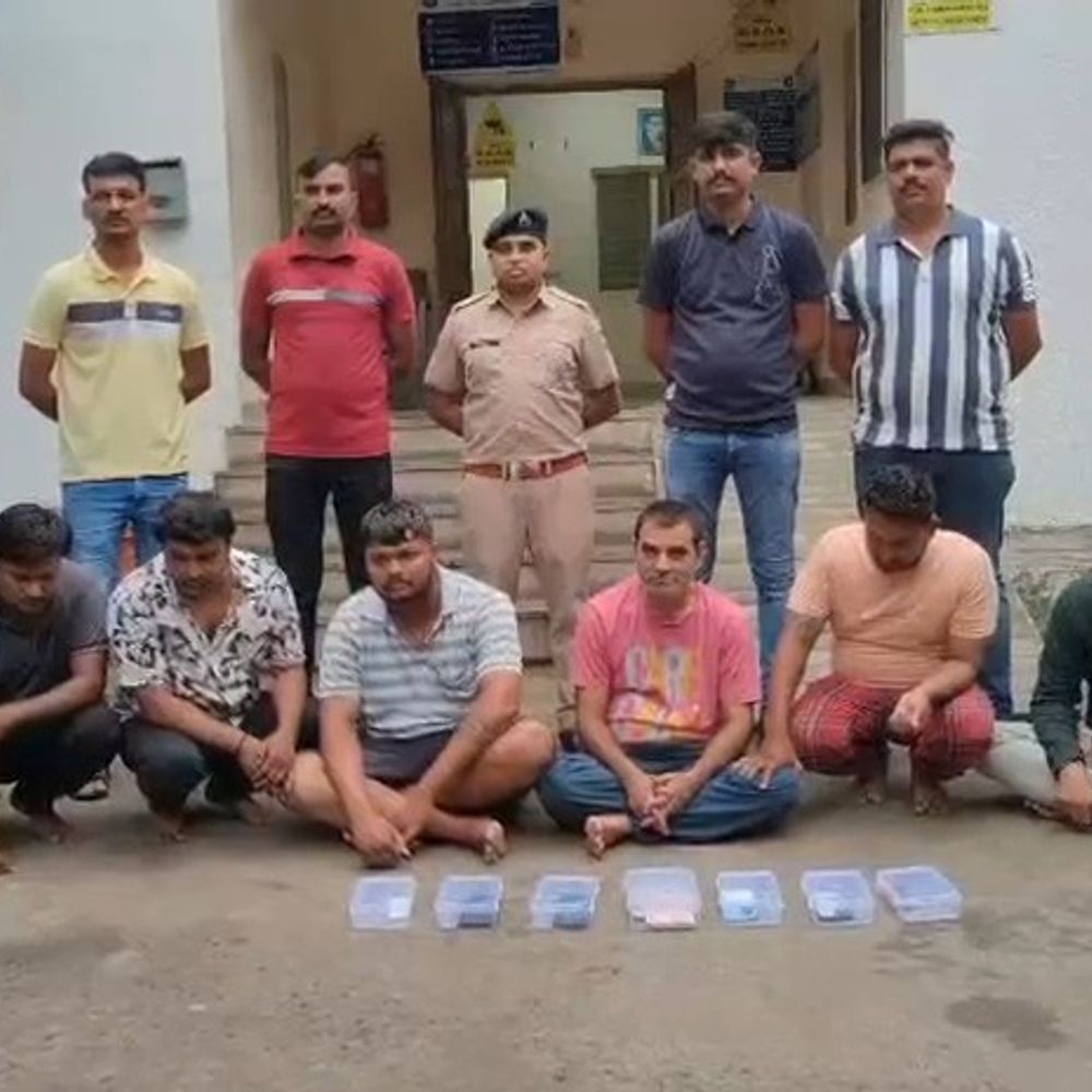 વિજલપોર ફાટક પાસે જુગાર રમતા 6 આરોપી ઝડપાયા, પોલીસે રૂ. 91 હજારનો મુદ્દામાલ જપ્ત કર્યો, બે ફરાર.