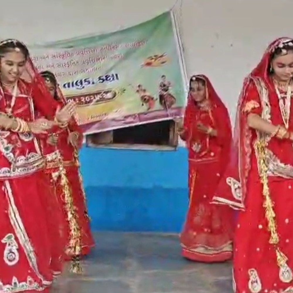 લખતર તાલુકા કક્ષાનો કલા મહાકુંભ: 15 શાળાઓના 490 વિદ્યાર્થીઓએ વિવિધ સ્પર્ધાઓમાં ભાગ લીધો.