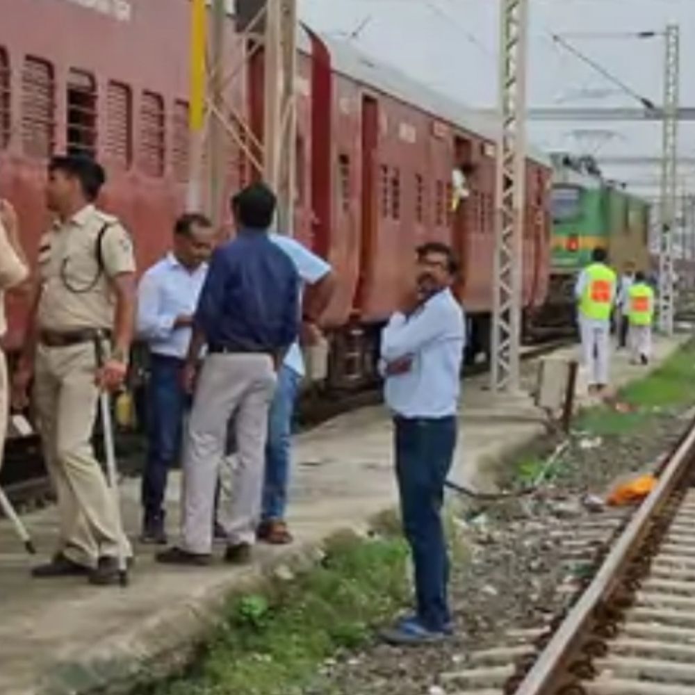 મોકડ્રિલનું આયોજન કરાયું:વઘઇ નેરોગેજ ટ્રેનના 3 ડબ્બા પલટી ગયાનો મેસેજ મળ્યો