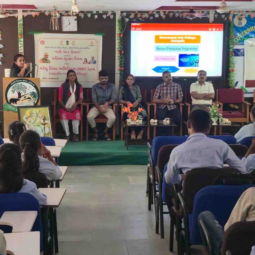 નારી વંદન ઉત્સવ: અમીરગઢ કોલેજમાં ઘરેલું હિંસા અધિનિયમ પર સેમિનાર યોજાયો.