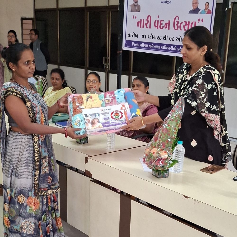 નારી વંદન ઉત્સવ:વલસાડમાં 'બેટી બચાવો, બેટી પઢાવો' સંમેલન યોજાયું, મહિલા સશક્તિકરણ પર અપાયું માર્ગદર્શન