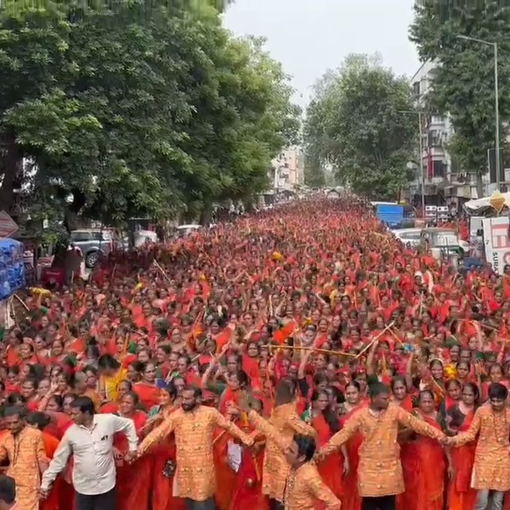 5000થી વધુ મહિલાઓની કાવડયાત્રા: 'હર હર મહાદેવ'ના નાદથી વિસ્તાર ગુંજ્યો, પાર્થેશ્વર શિવલિંગ પૂજાથી ભક્તિમય માહોલ.