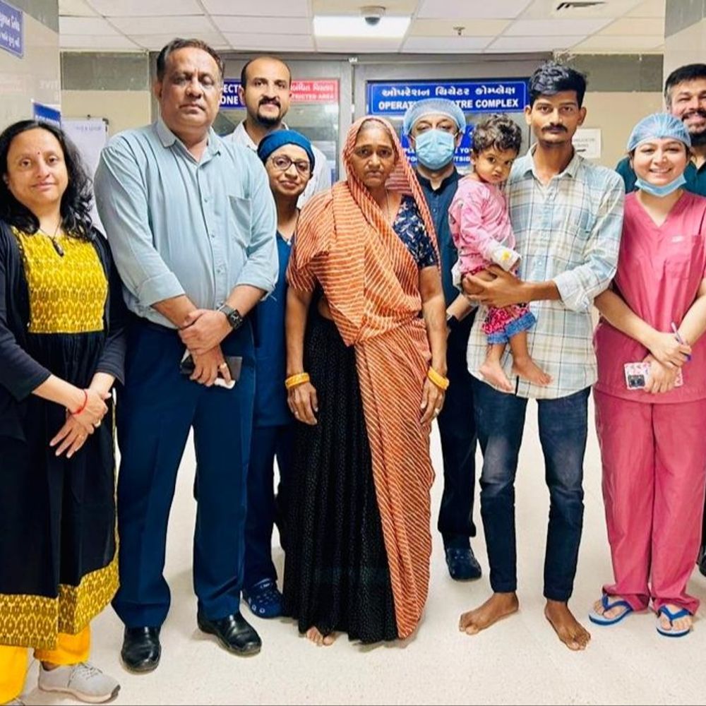 અમદાવાદ સિવિલ હોસ્પિટલમાં ડોક્ટરોએ સફળ ઓપરેશનથી બે વર્ષની બાળકીની શ્વાસનળીમાંથી મગફળીના દાણા કાઢી જીવ બચાવ્યો.