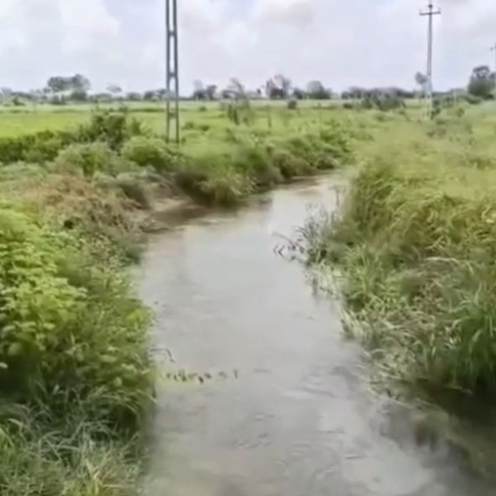 આદ્રીથી મૂળદ્વારકા 40 km કેનાલનો ખેડૂતો દ્વારા વિરોધ: જમીન સંપાદન મુદ્દે પાઈપલાઈન મૂકવાની માગ, 156 કરોડનો પ્રોજેક્ટ અટક્યો.