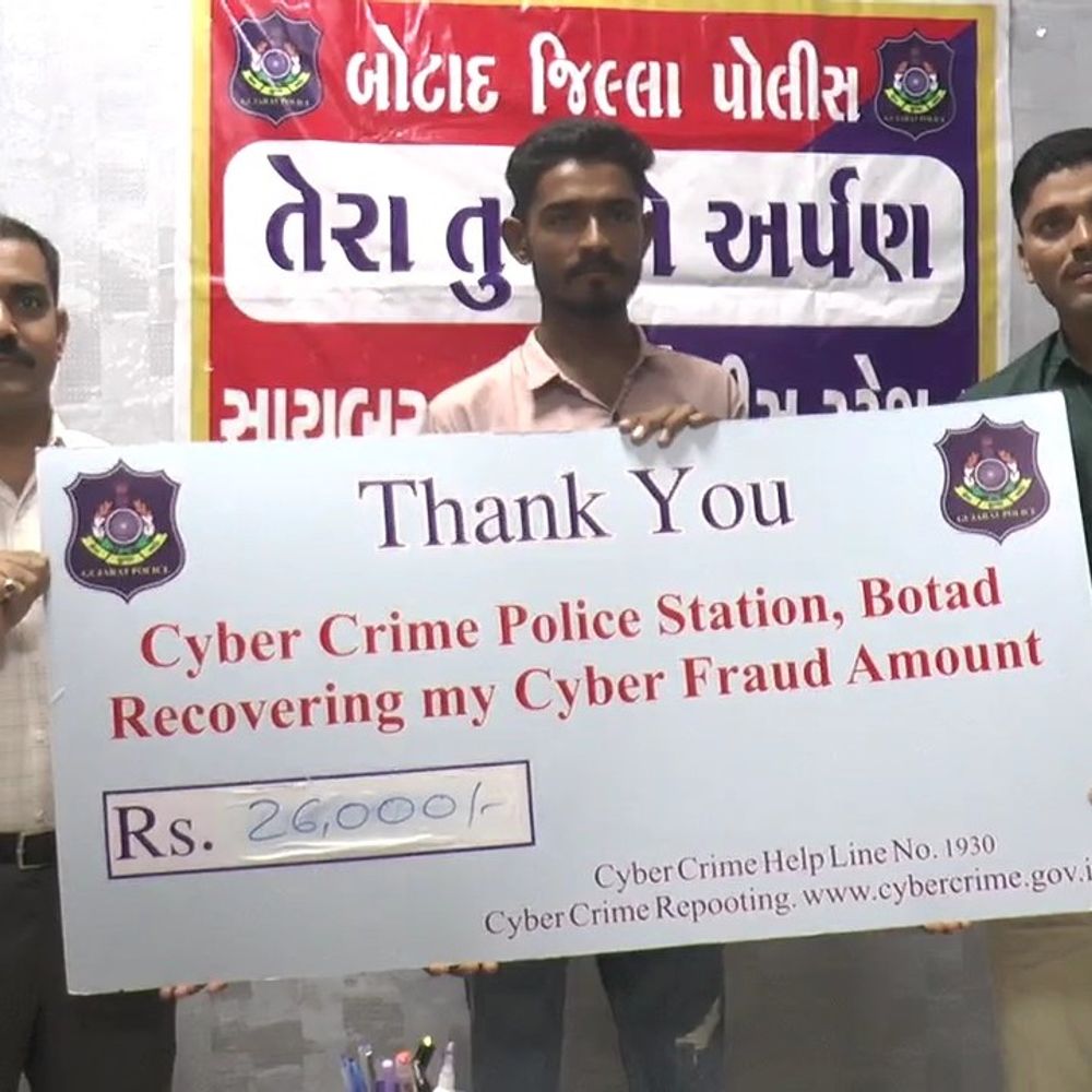 બોટાદ સાયબર ક્રાઈમ પોલીસે ઓનલાઈન છેતરપિંડીમાં ગુમાવેલા 48 લાખમાંથી 17 લાખ રિકવર કરી 62 લોકોને પરત અપાવ્યા.