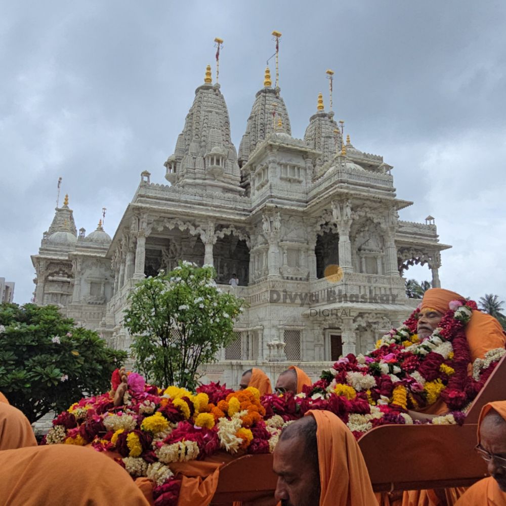 BAPS સંસ્થાના વરિષ્ઠ સંત આચાર્ય સ્વામીનું નિધન, જેમણે નવસારીમાં 25 વર્ષ સેવા કરી અને PM મોદી સાથે RSSમાં કામ કર્યું.