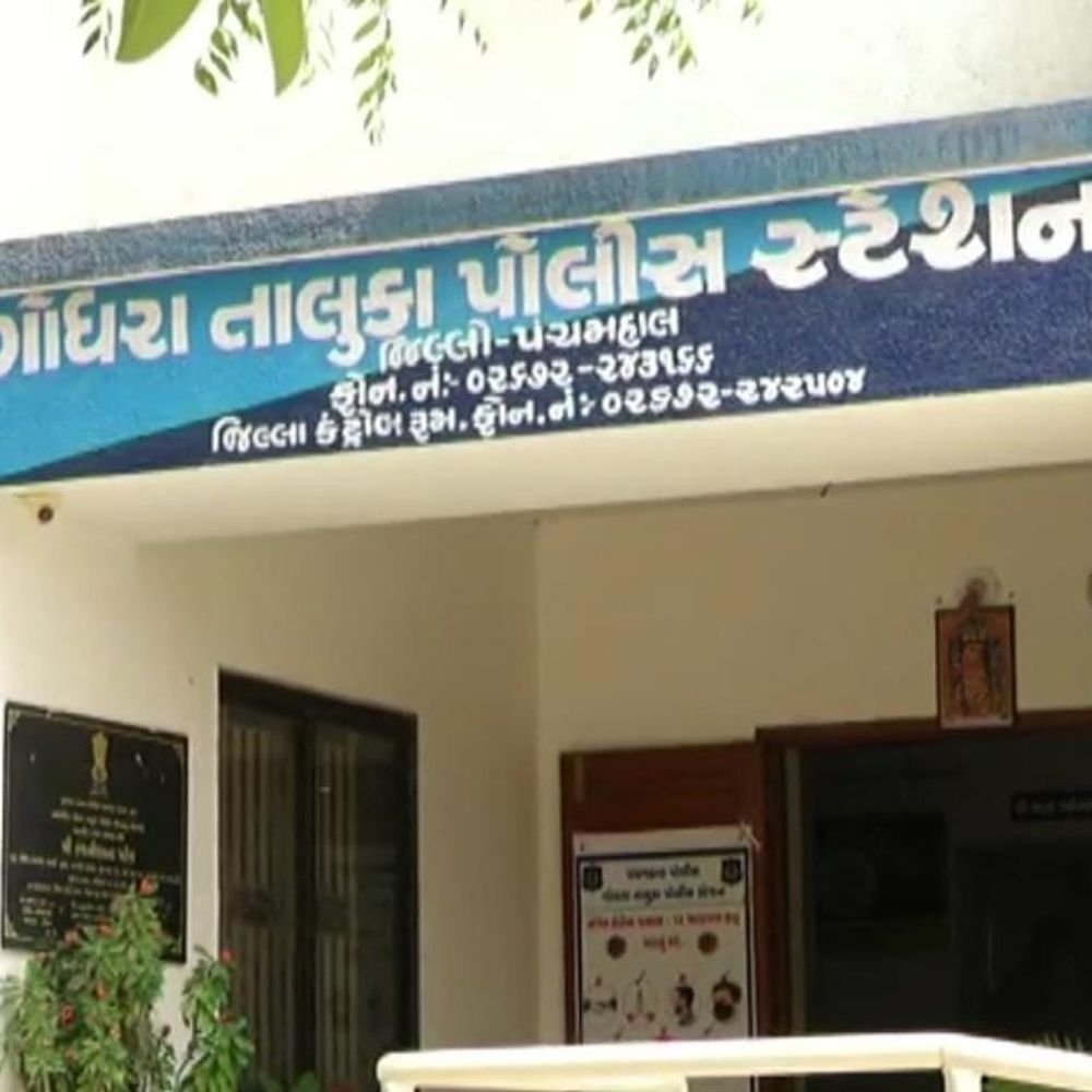 ગોધરા પોલીસે જુગારના બે દરોડામાં છ જુગારીઓ પકડ્યા, જેમાં ₹22,380નો મુદ્દામાલ જપ્ત કરાયો.