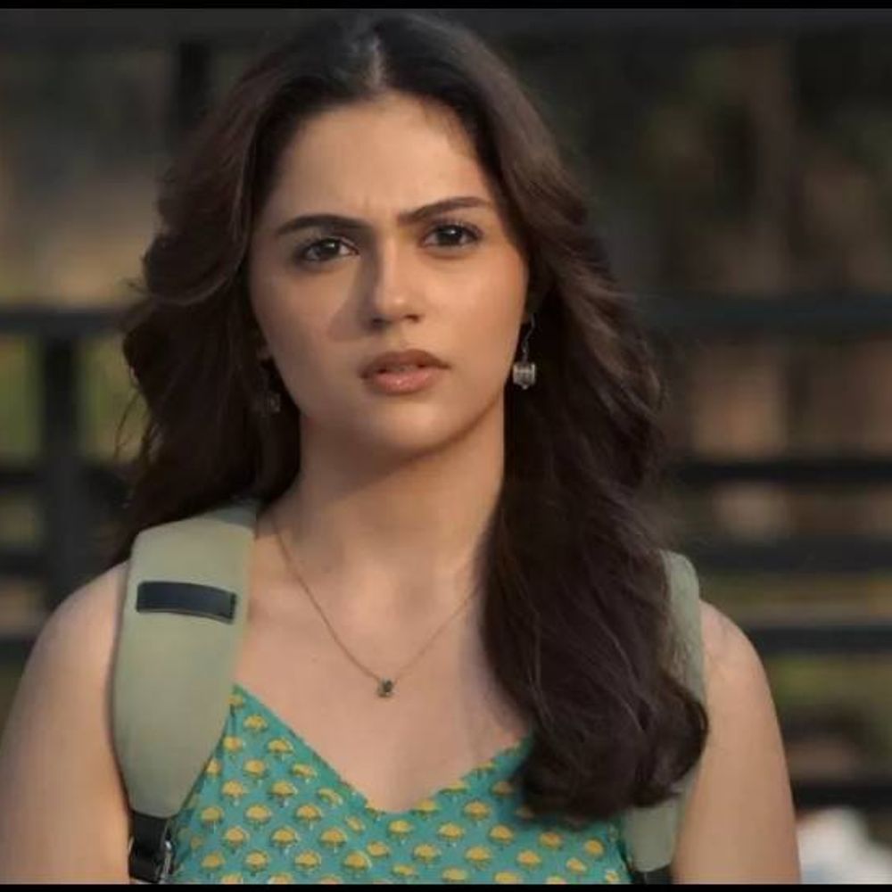 'સૈયારા' ફેમ અનીત પડ્ડા કેટલું ભણેલી છે?:એક્ટ્રેસ રીયલ લાઇફમાં પણ સોંગ રાઇટર હતી; કંપનીમાં નોકરી પણ કરી; જાણો તેની બીજી સ્કિલ