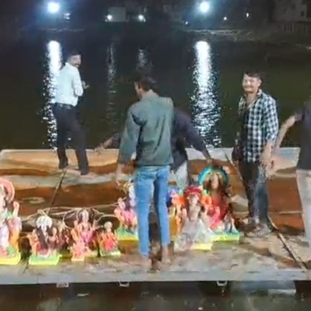 વડોદરામાં દશામાં તહેવાર નિમિત્તે 16 હજારથી વધુ મૂર્તિઓનું શાંતિપૂર્ણ વિસર્જન આયોજન.