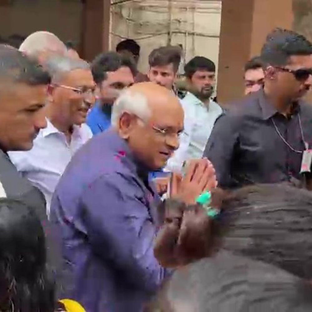 CM સમક્ષ રોડ, પાણી, ગટરની ફરિયાદ: ભૂપેન્દ્ર પટેલે ઘાટલોડિયામાં 100થી વધુ લોકોની સમસ્યાઓ દૂર કરવાની ખાતરી આપી, હવે ગોતામાં સાંભળશે.