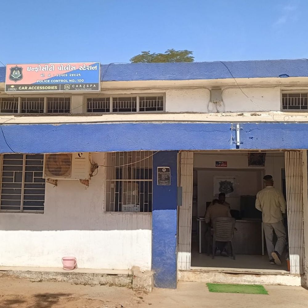 અમદાવાદના એજન્ટે ગાંધીનગરના વિઝા કન્સલ્ટન્ટના 10 ક્લાયન્ટના ₹1.02 કરોડ લઈ બનાવટી દસ્તાવેજો આપ્યા.