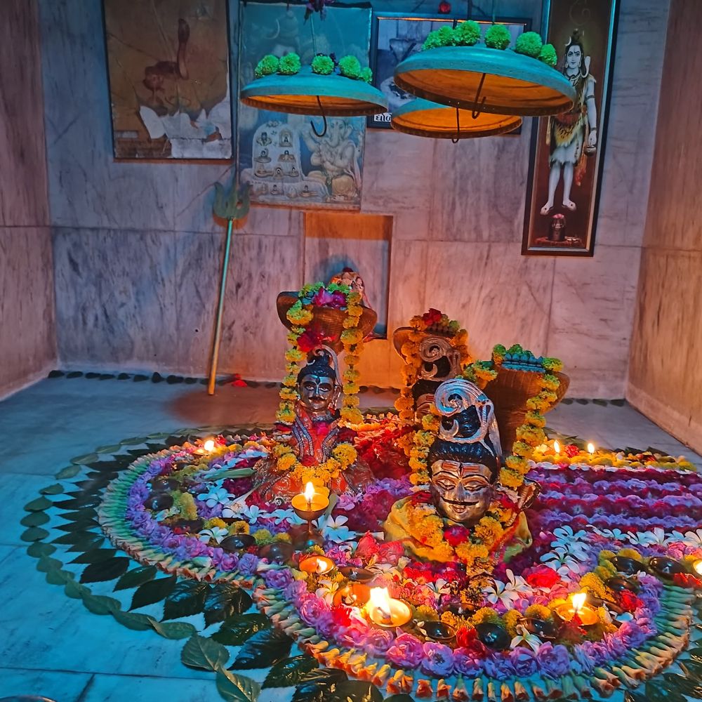 જામવણથલીના ધોળેશ્વર મહાદેવ મંદિરે ભક્તોની ભીડ: શ્રાવણ માસના સોમવારે દીપમાળાનું આયોજન.