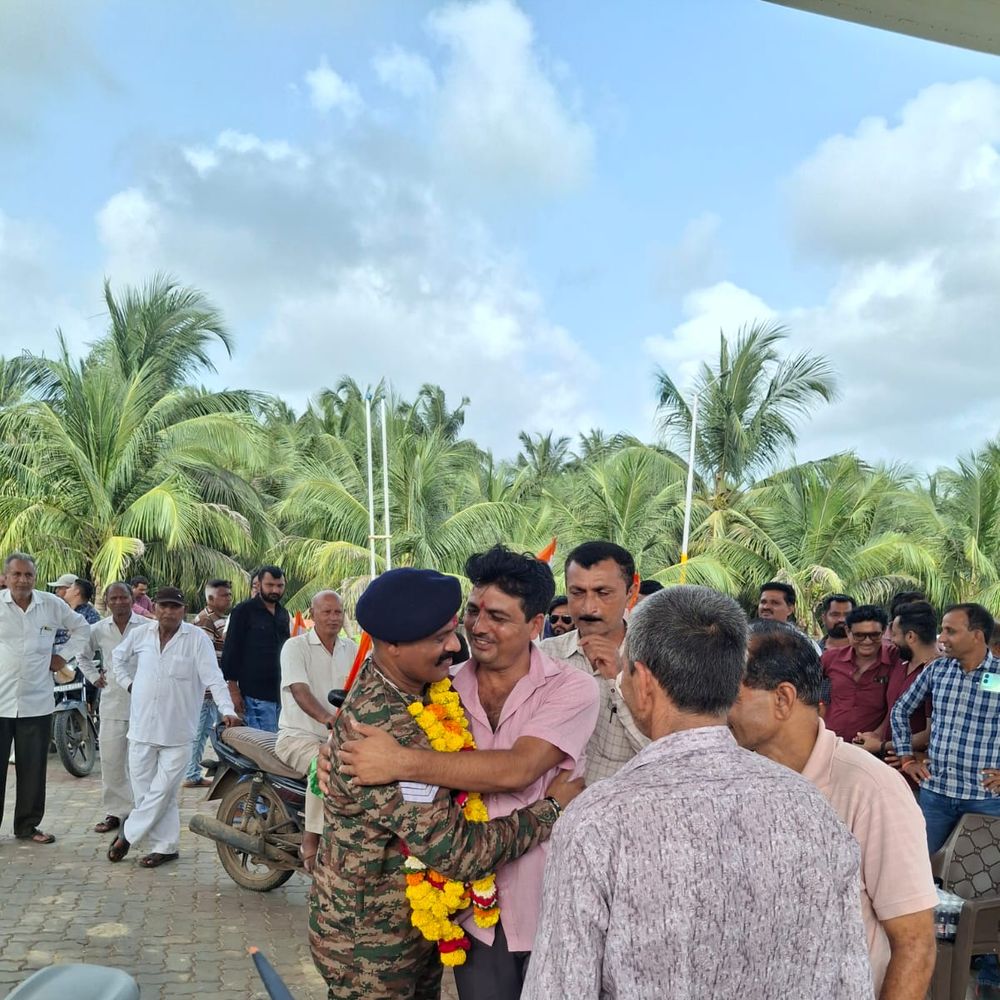 આર્મી જવાનનું ભવ્ય સ્વાગત: 22 વર્ષની ફરજ બાદ વતન પરત ફરતા સ્વાગત.