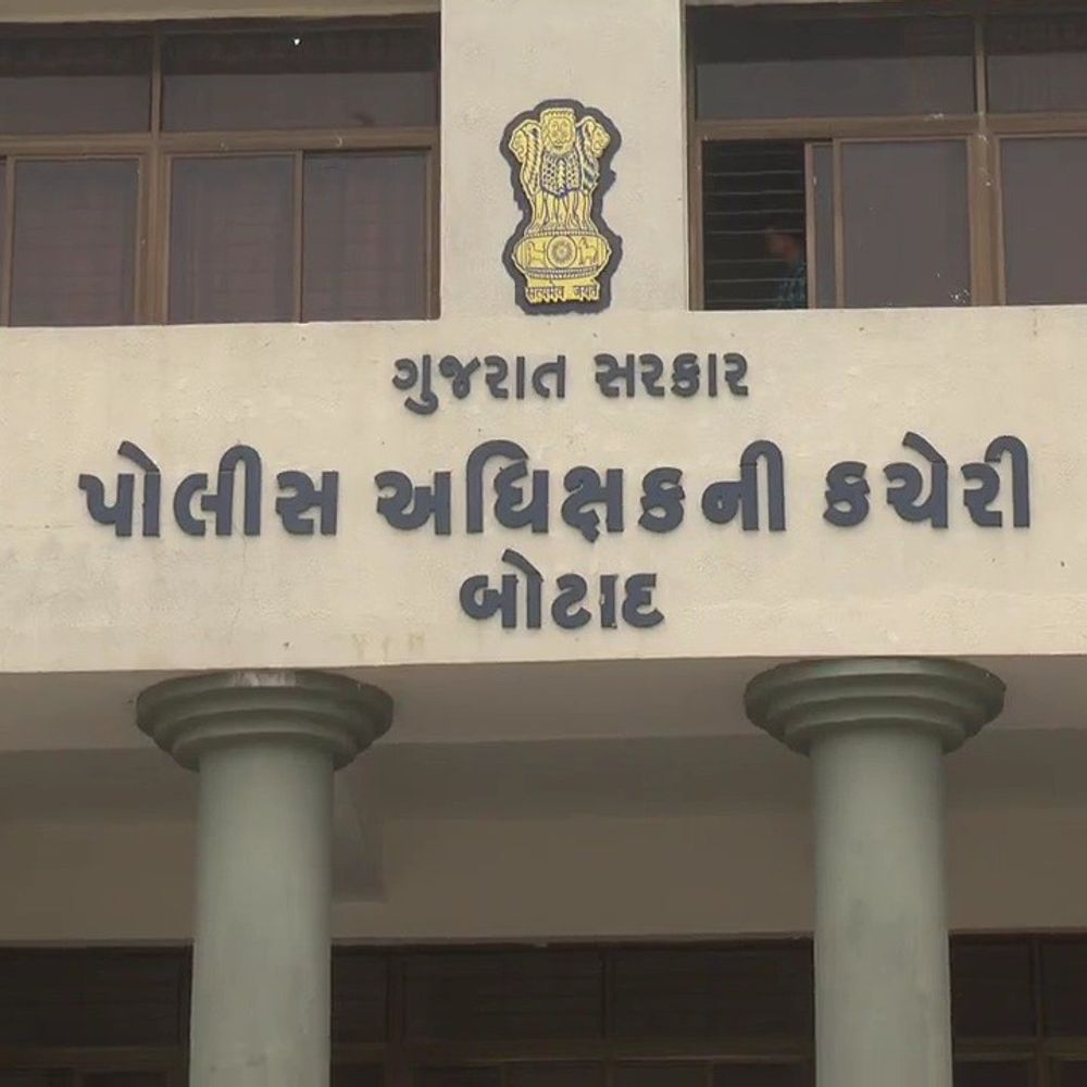 બોટાદ સાયબર ક્રાઈમ પોલીસની કાર્યવાહી: ચાઈલ્ડ પોર્નોગ્રાફી શેર કરનાર ત્રણ આરોપીઓના મોબાઈલ જપ્ત, CID ક્રાઇમને સોંપાયા.