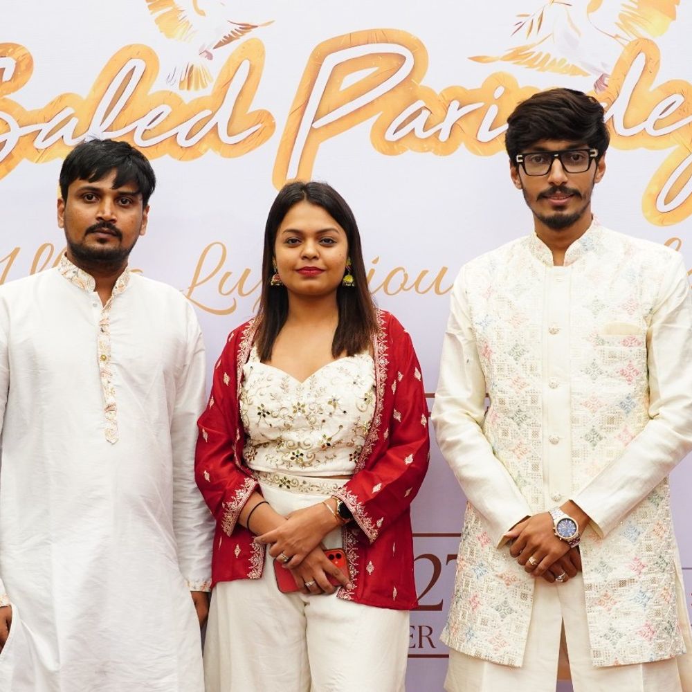 'સફેદ પરિંદે'ના ગરબા: સ્વિટ્ઝરલેન્ડ થીમ, વ્હાઇટ ટ્રી-ફ્લાવર પાથ વે, Parking અને પાણી Free