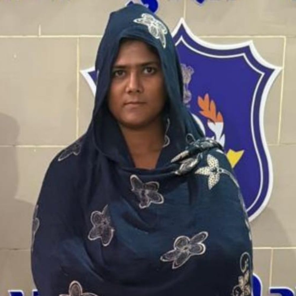 વિદ્યાનગરમાં મોબાઈલ ચોરી કરતી મહિલા પકડાઈ, 62 હજારના બે મોબાઈલ જપ્ત: ફ્લેટમાં ભીખના બહાને પ્રવેશ.
