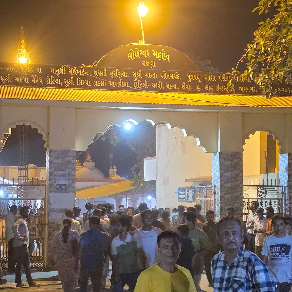શ્રાવણના સોમવારે ભોળેશ્વર મહાદેવ મંદિરે ભક્તોની ભીડ, જામનગરથી પદયાત્રીઓ માટે SERVICE CAMP અને ઢોલ સાથે સ્વાગત.