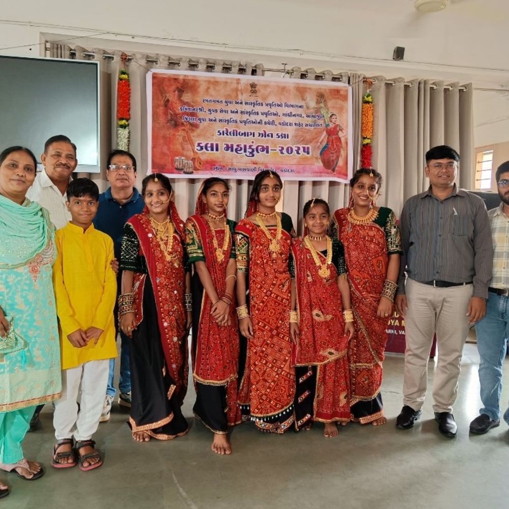 કલા મહાકુંભમાં સ્વામી વિવેકાનંદ શાળાની વિદ્યાર્થીનીઓ ઝળકી: હુડો રાસમાં પ્રથમ અને લગ્ન ગીતમાં દ્વિતીય સ્થાન.