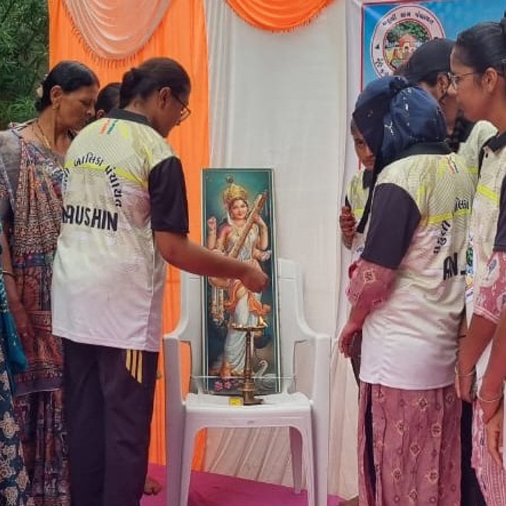 ઘડુલીમાં બાલિકા પંચાયત દ્વારા મહિલા રમતોત્સવ: અંદાજે 200 મહિલાઓએ વિવિધ રમતોમાં ભાગ લીધો.