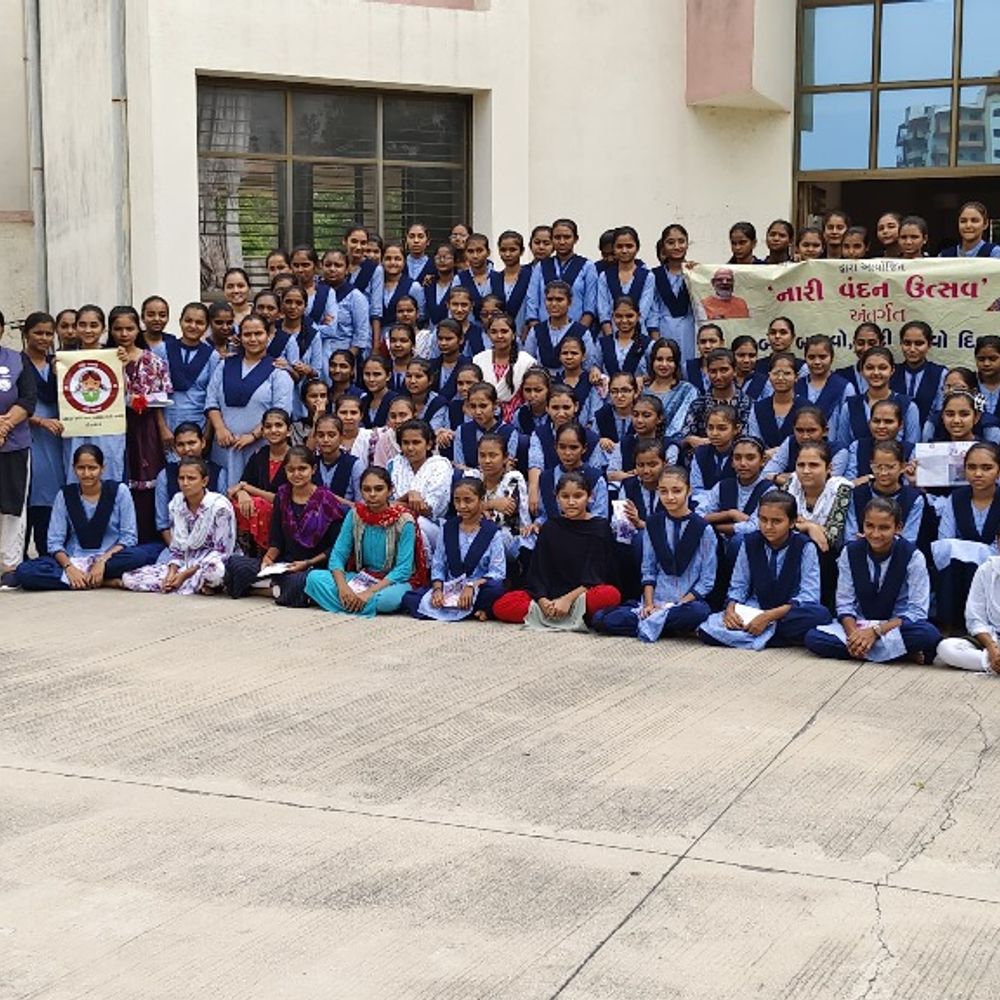 સરકારી આદર્શ નિવાસી કન્યા શાળાની કિશોરીઓને કાયદાકીય માર્ગદર્શન અપાયું.