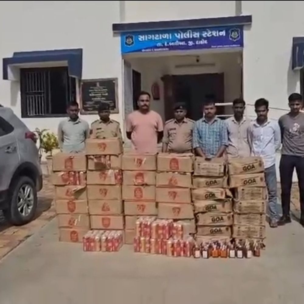 દેવગઢ બારીઆના ડભવામાં પોલીસે નાકાબંધી કરી દારૂ ઝડપ્યો, 5.79 લાખનો મુદ્દામાલ જપ્ત.