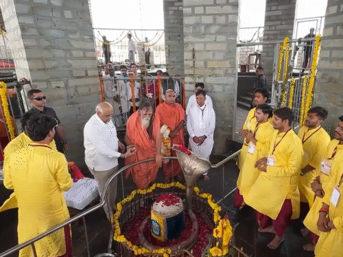 શ્રાવણના બીજા સોમવારે શિવ મંદિરોમાં ભક્તોનું ઘોડાપૂર:સોમનાથદાદાની ભવ્ય પાલખીયાત્રા નીકળી; CM ભૂપેન્દ્ર પટેલે સ્તંભેશ્વર મહાદેવ મંદિરે દર્શન કર્યા