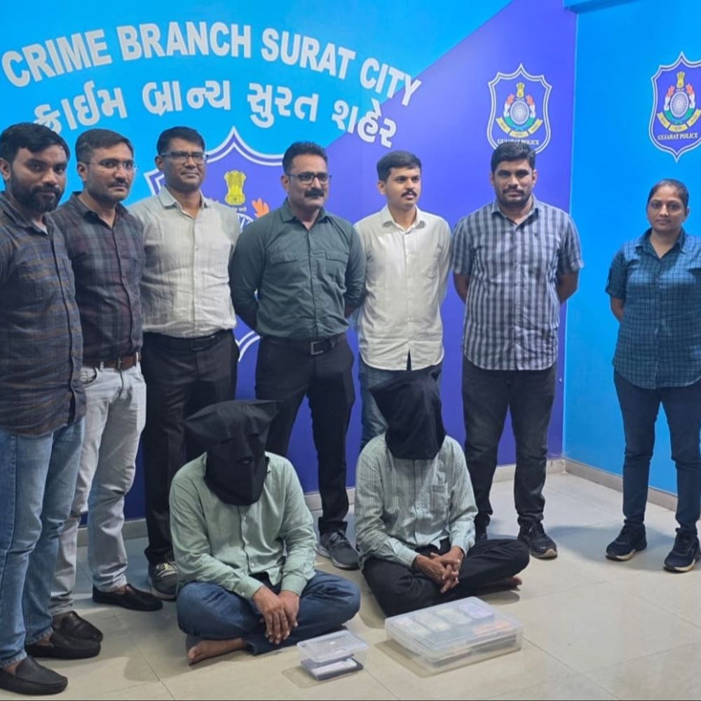 ક્રિકેટ સટ્ટા અને ડમી સિમથી આંગડિયા પેઢીને છેતરતી આંતરરાજ્ય ગેંગના બે આરોપીઓ સુરત ક્રાઇમ બ્રાન્ચે ઝડપ્યા.