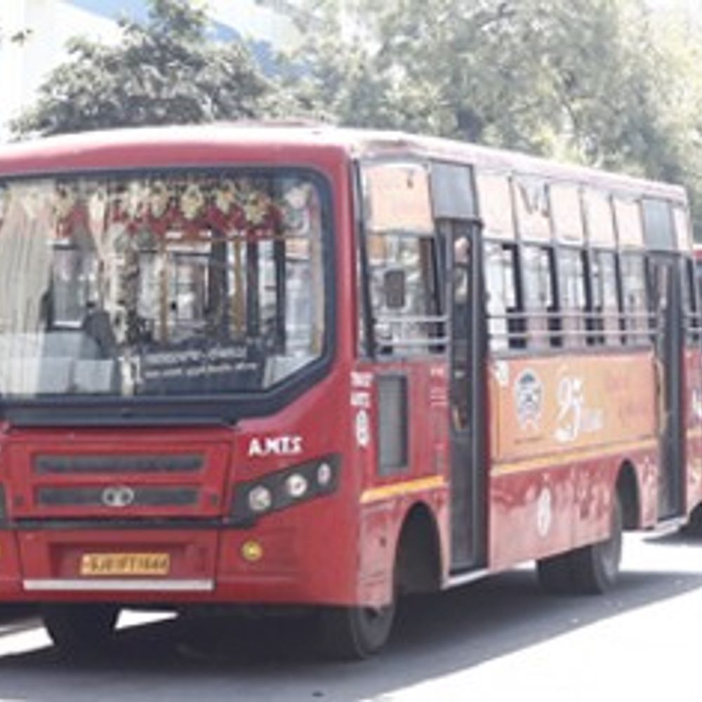 અમદાવાદ: રક્ષાબંધન પર મહિલાઓ માટે AMTS બસમાં મફત મુસાફરી, ટ્રેનોના રૂટમાં ફેરફાર.