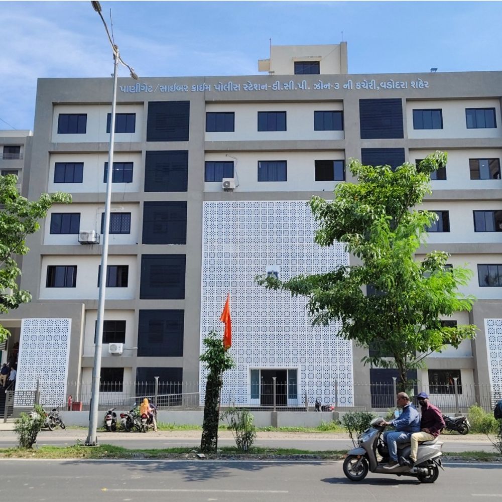 ફેક મેસેજથી કંપની બ્લેકલિસ્ટ: એપ્લિકેશનના દુરુપયોગથી વડોદરાના બિઝનેસમેનની કંપની બ્લેકલિસ્ટ થતા સાયબર ક્રાઈમમાં ફરિયાદ.