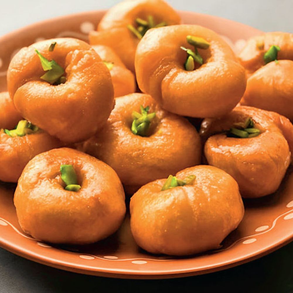રસથાળ : વહાલસોયા ભાઈ માટે બનાવેલી મનભાવન મીઠાઈઓ, જેમાં બાલુશાહી,ટ્રફ્લ બોલ,બરફી અને કાજુ મેસૂબ જેવી વાનગીઓ સામેલ છે.