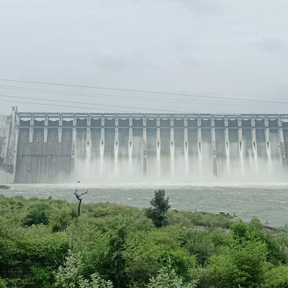 સરદાર સરોવર ડેમમાં પાણીની આવક ઘટી, વરસાદથી આવક વધવાની શક્યતા: Updates on Sardar Sarovar Narmada Dam.