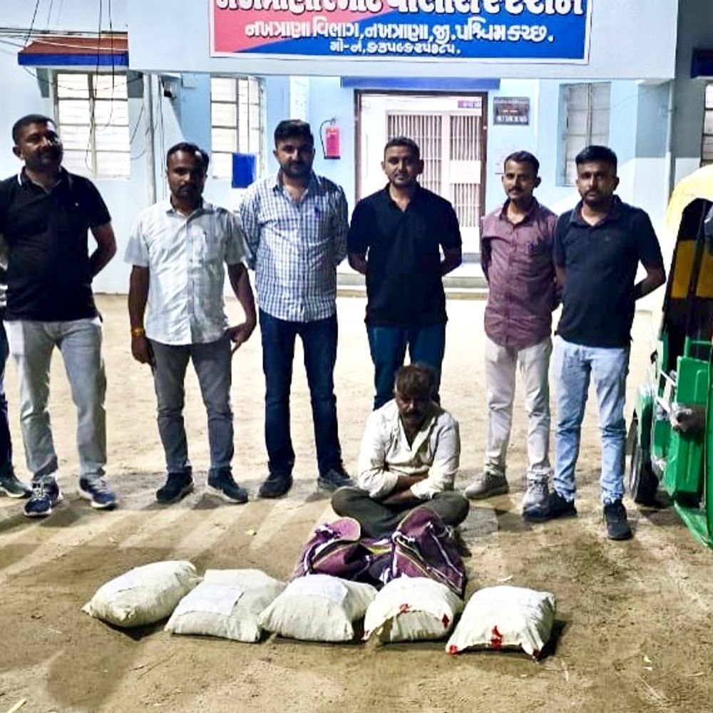 નખત્રાણા પાસે SOG ની કાર્યવાહી: નાની ખોંભડી પાસેથી 10 કિલો ગાંજા સાથે આરોપી ઝડપાયો.