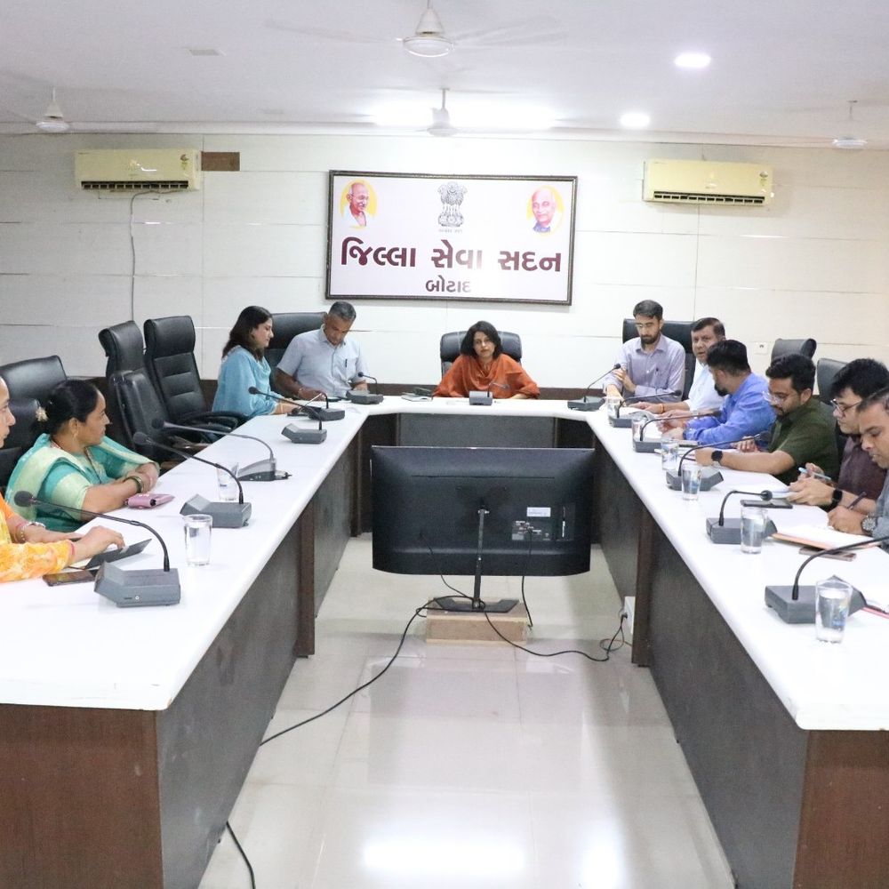 બોટાદમાં 'Har Ghar Tiranga' અભિયાનની તૈયારી: 15 ઓગસ્ટ સુધી કાર્યક્રમો, કલેક્ટર ડૉ. જીન્સી રોયની અધ્યક્ષતામાં બેઠક યોજાઈ.