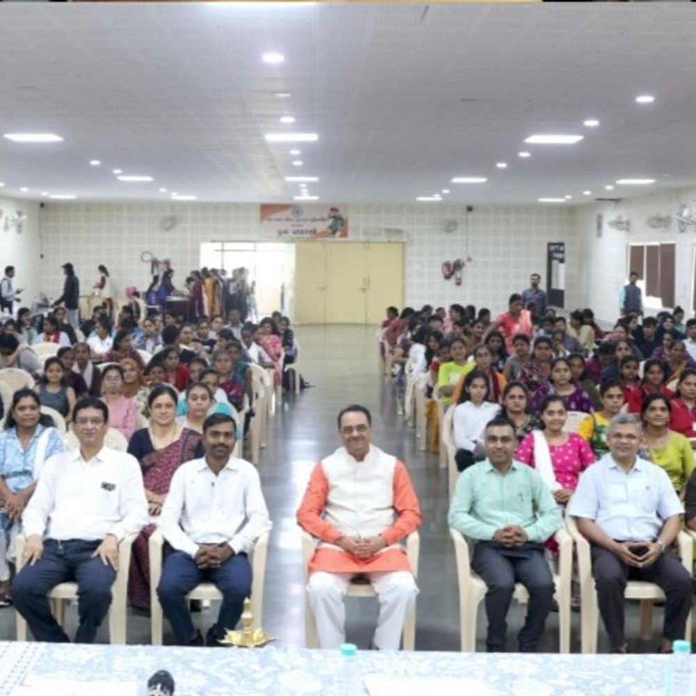 વીર નર્મદ યુનિવર્સિટીમાં મહિલા સ્વરોજગાર મેળો: 218માંથી 136ની પસંદગી અને સ્વાવલંબન દિવસની ઉજવણી.