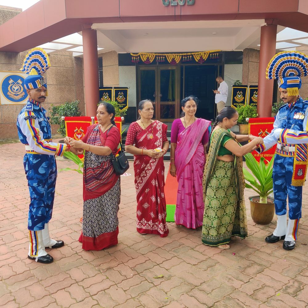 RAFમાં ભારત વિકાસ પરિષદ મહાવીરનગર દ્વારા રક્ષાબંધન ઉજવાયો: બહેનોએ 150 જવાનોને રાખડી બાંધી સુરક્ષાના આશીર્વાદ આપ્યા.