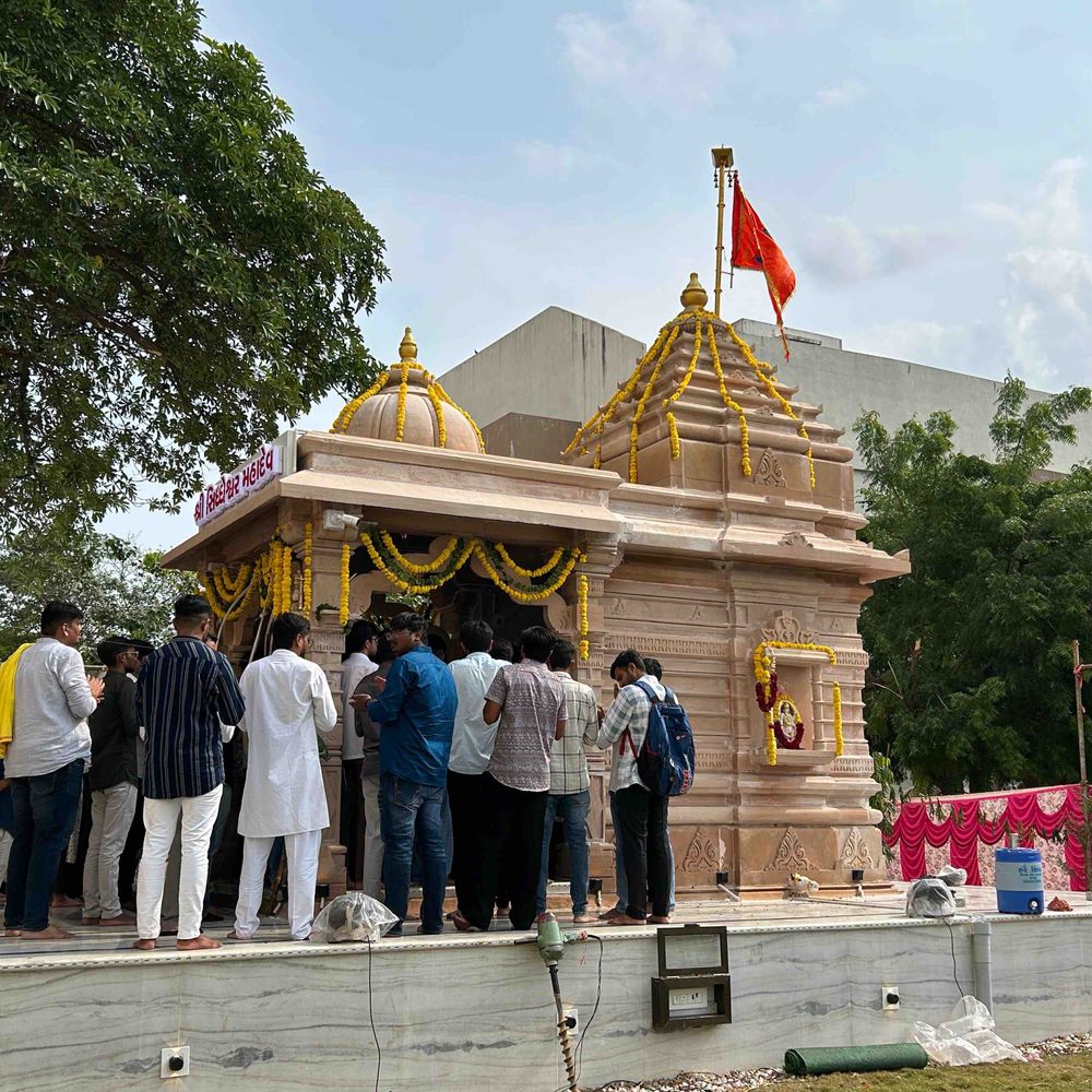 ધારપુર મેડિકલ કોલેજમાં વિદ્યાર્થીઓએ ભંડોળ એકત્રિત કરી શ્રી સિધ્ધેશ્વર મહાદેવ મંદિર બનાવ્યું; બે દિવસીય પ્રાણપ્રતિષ્ઠા મહોત્સવ યોજાયો.