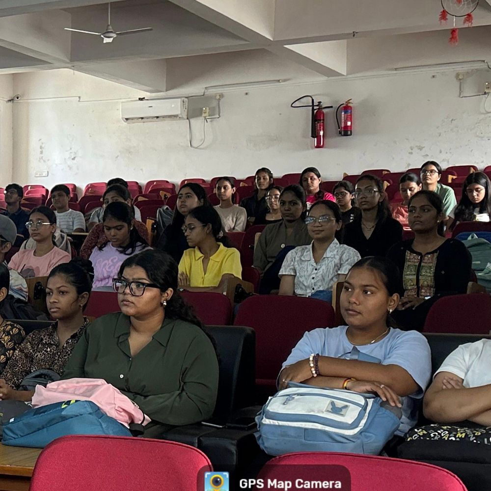 સુરતની VNSGU યુનિવર્સિટીમાં સ્તનપાન જાગૃતિ કાર્યક્રમ: બાયોટેકનોલોજી વિભાગ દ્વારા મીનાક્ષી ત્રિપાઠીનું પ્રવચન આયોજિત.
