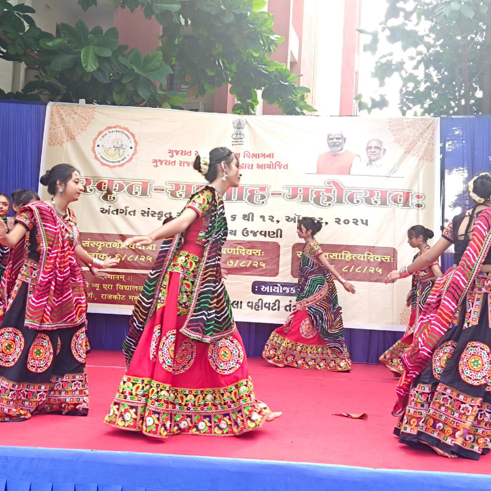 રાજકોટમાં સંસ્કૃત ગૌરવ યાત્રા: 1000+ વિદ્યાર્થીઓ જોડાયા, સંસ્કૃત ગરબા અને 5 ટેબ્લો દ્વારા સંસ્કૃતનો પ્રચાર.