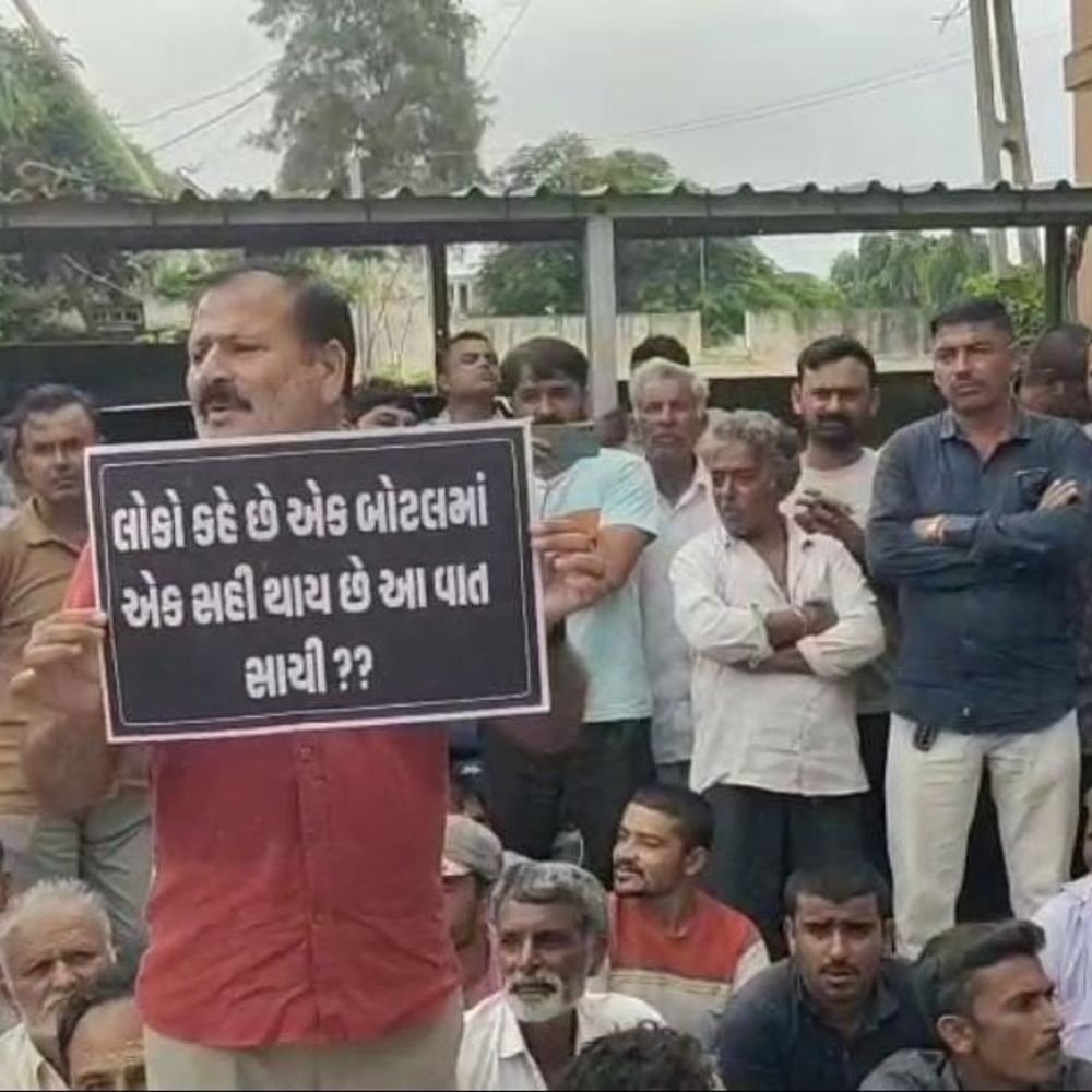 ખંભાળિયા: કોંગ્રેસ દ્વારા PGVCL કચેરીનો ઘેરાવ, 8 કલાક વીજળી ન મળવાની ફરિયાદથી ખેડૂતોનો આક્રોશ.