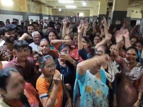 ‘અમારે કોરિડોર નથી જોઈતો...’કહી બેઠકમાં હોબાળો:સોમનાથ કોરિડોર પ્રોજેક્ટ સામે પ્રભાસ પાટણમાં જન આક્રોશ, નોટિસ વગર જમીન સંપાદન કાર્યવાહી સામે રોષ