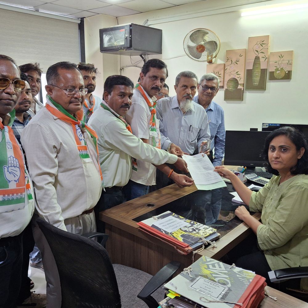 વલસાડ મચ્છી માર્કેટમાં ગંદકીનો મુદ્દો:કોંગ્રેસે ચીફ ઓફિસરને આવેદનપત્ર આપી નિરાકરણની માગ કરી, આંદોલનની ચીમકી