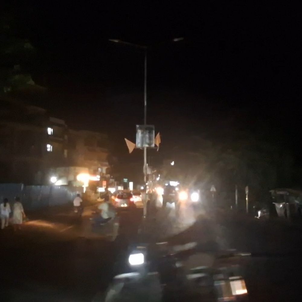 વલસાડમાં રાત્રે અંધારપટ છવાયો:તિથલ રોડ સહિત મુખ્ય માર્ગો પર સ્ટ્રીટ લાઈટો બંધ રહી, વાહન ચાલકો અને રાહદારીઓને મુશ્કેલીનો સામનો કરવો પડ્યો