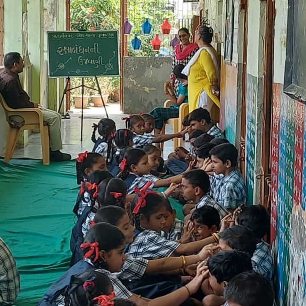 ઉજવણી:ગાયત્રી નગર મિશ્રશાળા ક્રમાંક 50માં રક્ષાબંધન કાર્યક્રમ ઉજવાયો
