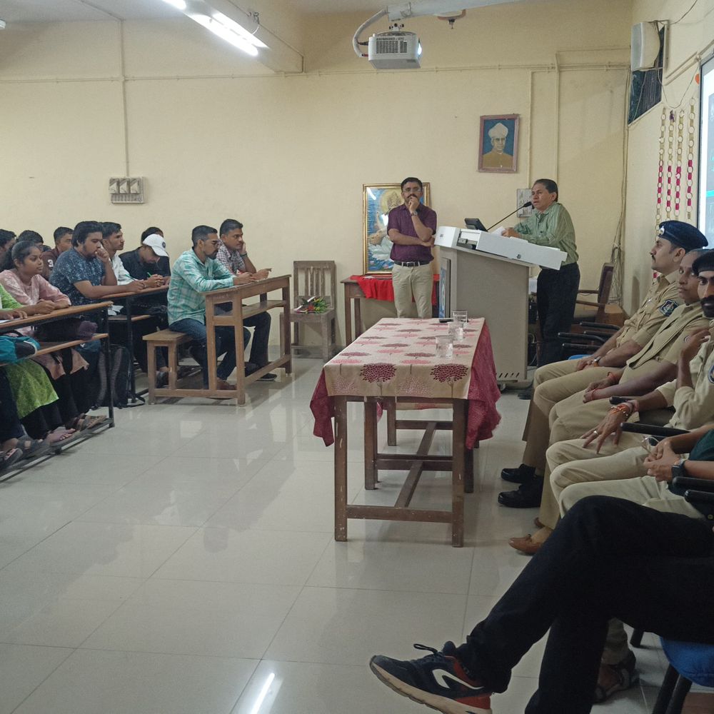 માહિતી અપાઇ:સાયબર ફ્રોડથી બચવા ફોનમાં સેટિંગ કરવાની માહિતી અપાઇ