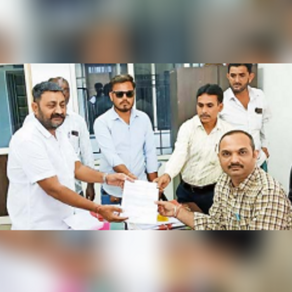 માંગણી:મુન્દ્રના શૈક્ષણિક સંસ્થાનો પાસે ભારે વાહનો પર લગાવો રોક