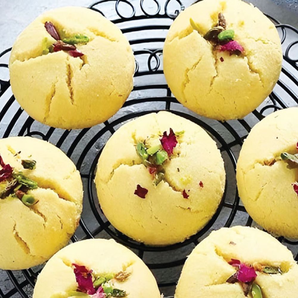 રસથાળ : શ્રાવણમાં ઉપવાસ માટે વૈવિધ્યપૂર્ણ વાનગીઓ : રાજગરા નાનખટાઈ, કેળાં ટિક્કી ચાટ, શિંગોડા શીરો, કંદ મખાણા પેટિસ અને મસાલા પરોઠા.