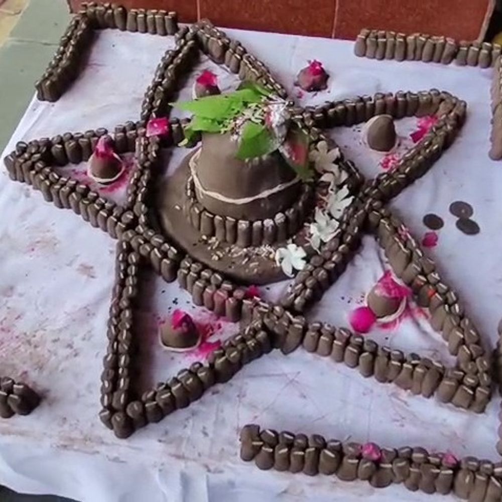 મસ્તેશ્વર મહાદેવ મંદિરે ભક્તોનો ઘસારો: શ્રાવણના ત્રીજા સોમવારે શિવાલય 'હર હર મહાદેવ'ના નાદથી ગુંજી ઉઠ્યું.