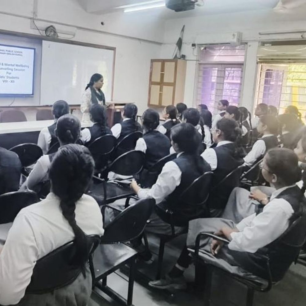 મંડે પોઝિટીવ:શિક્ષણ અને આરોગ્ય મંત્રાલયે માનસિક આરોગ્ય મિશન શરૂ કરી શિક્ષકોને ઈમોશનલ ફર્સ્ટ રિસ્પોન્ડર તરીકે તાલીમ આપવી જોઈએ