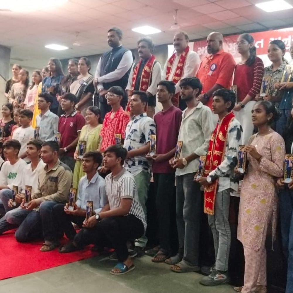 સુરતમાં SC વિદ્યાર્થીઓનું સન્માન: 70%થી વધુ ગુણ મેળવનાર ધોરણ 10-12ના વિદ્યાર્થીઓને સન્માનિત કરાયા.