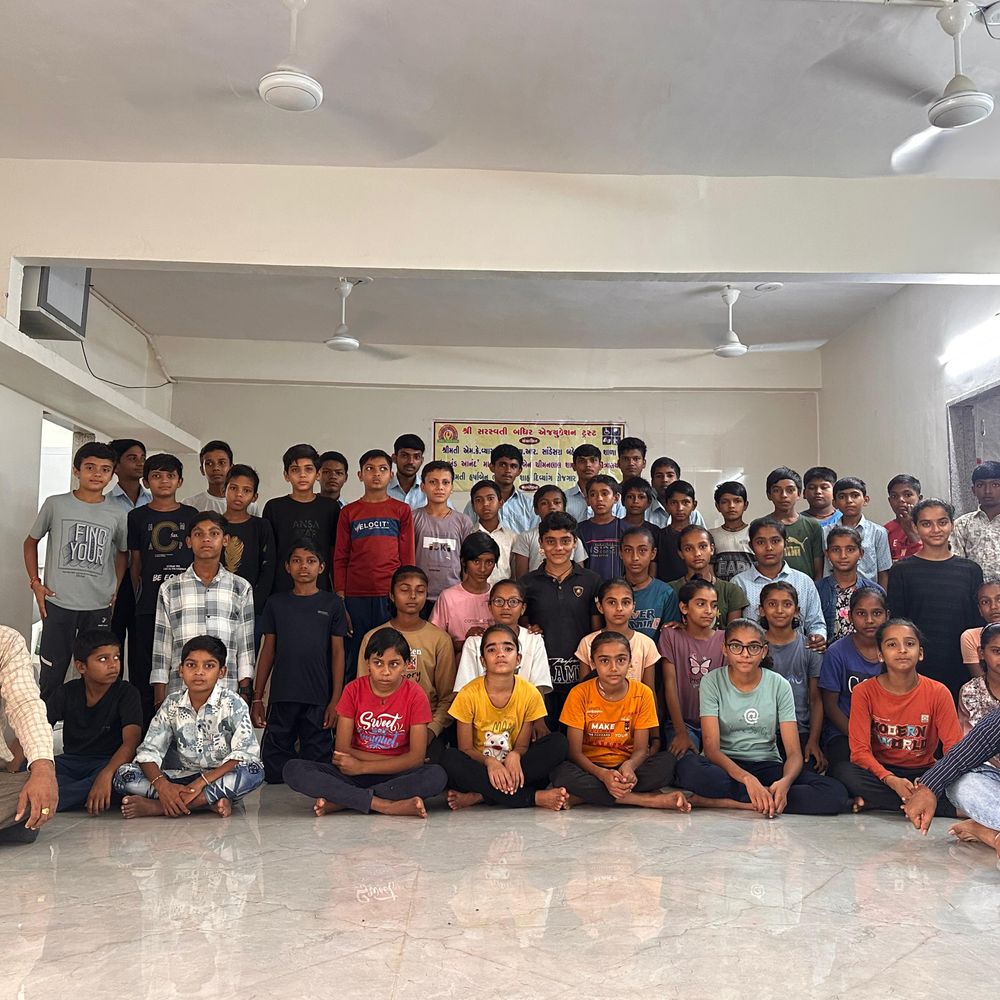 પાટણ: બી.ડી. સ્કૂલમાં રક્ષાબંધનની અનોખી ઉજવણી, બહેરા-મૂંગા બાળકોને રાખડી બાંધી.